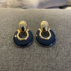 Metal black and gold dangle earrings